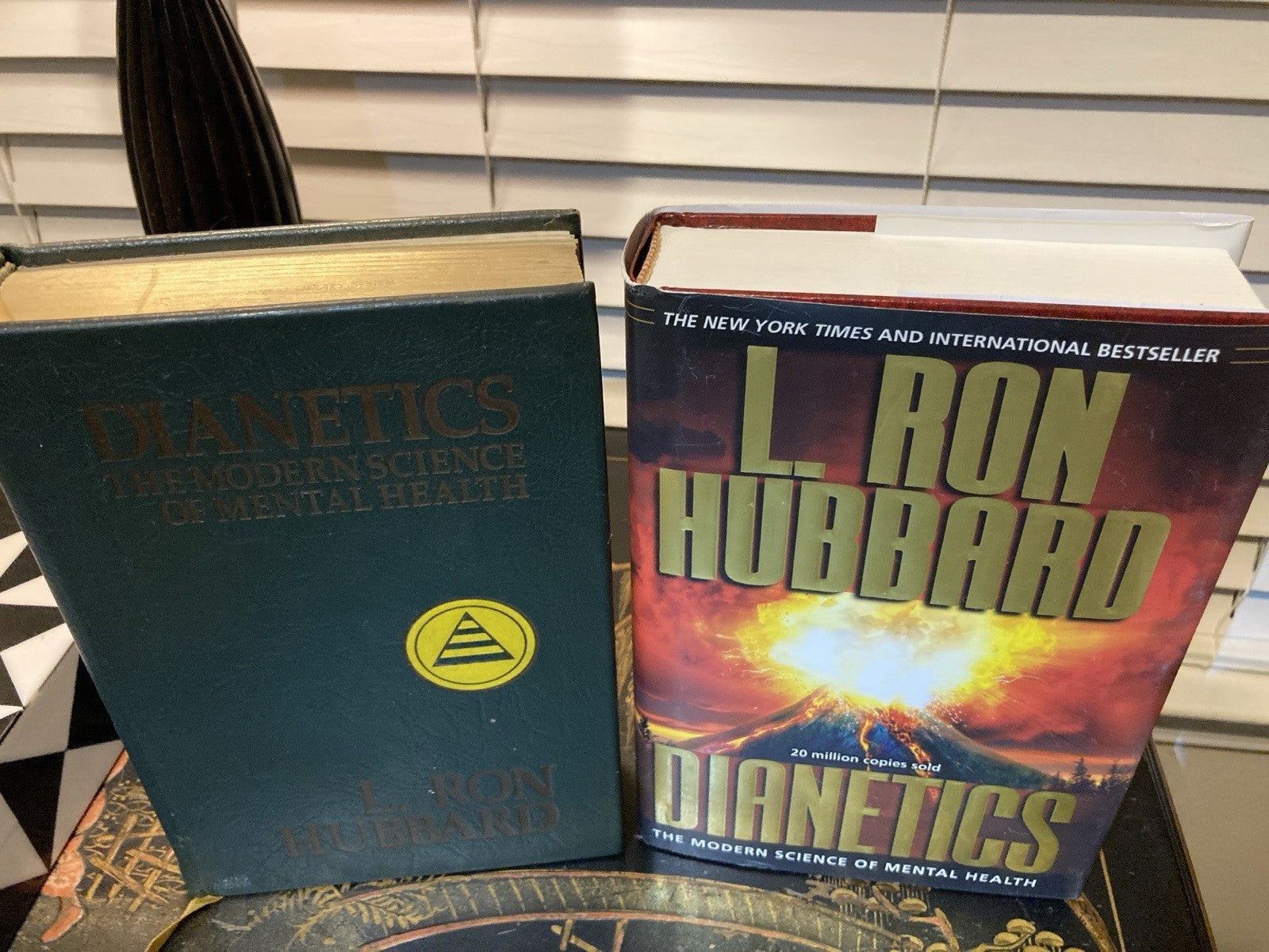 Dianetics, Commemorative Edition (Leather Bound) Modern Science of Mental Health