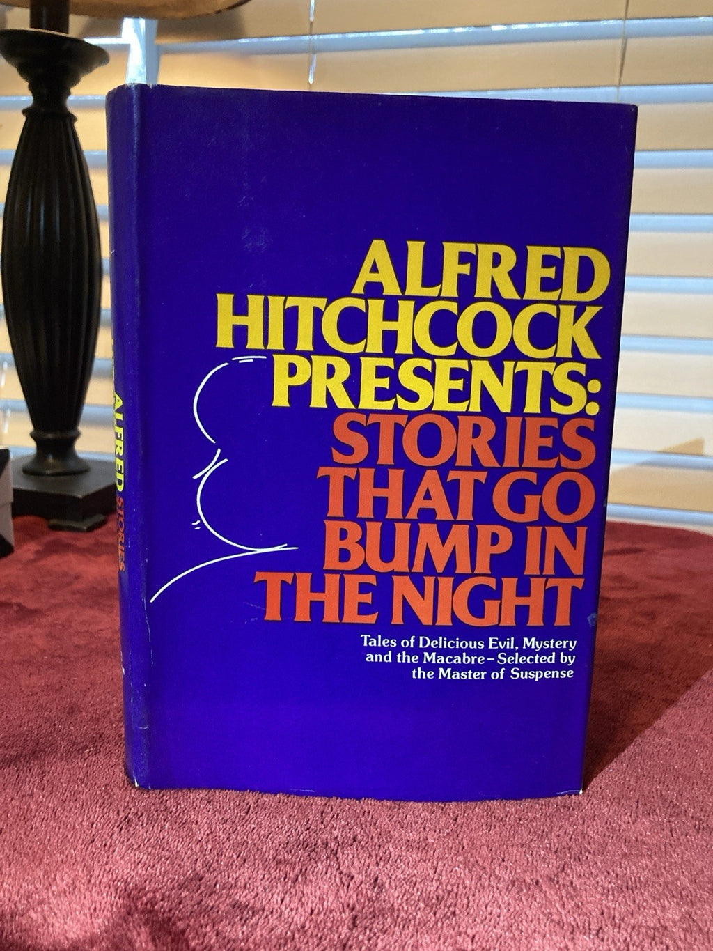 Alfred Hitchcock Stories That Go Bump in the Night Book Club Edition 1977 HC