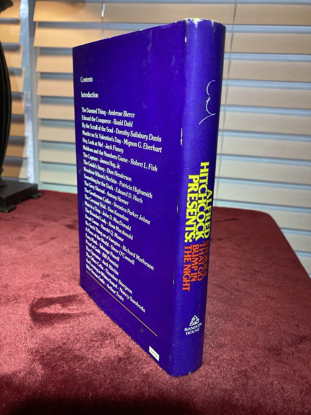 Alfred Hitchcock Stories That Go Bump in the Night Book Club Edition 1977 HC