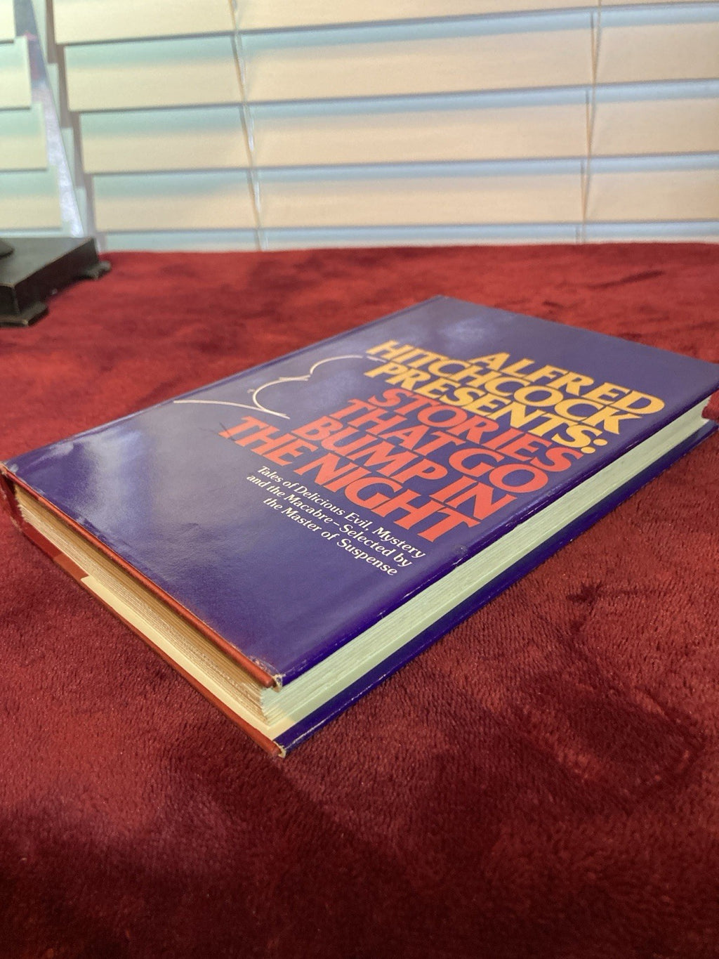 Alfred Hitchcock Stories That Go Bump in the Night Book Club Edition 1977 HC