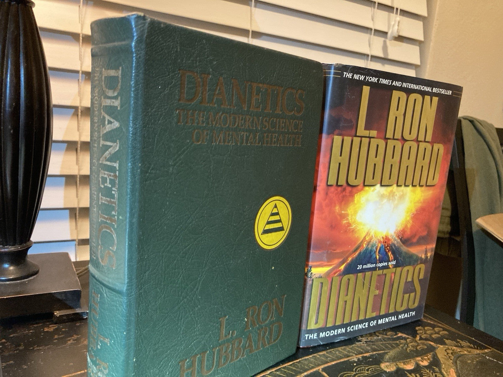 Dianetics, Commemorative Edition (Leather Bound) Modern Science of Mental Health