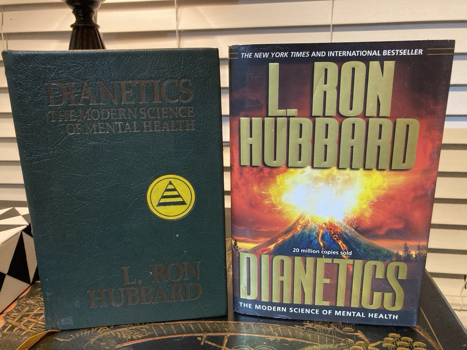 Dianetics, Commemorative Edition (Leather Bound) Modern Science of Mental Health