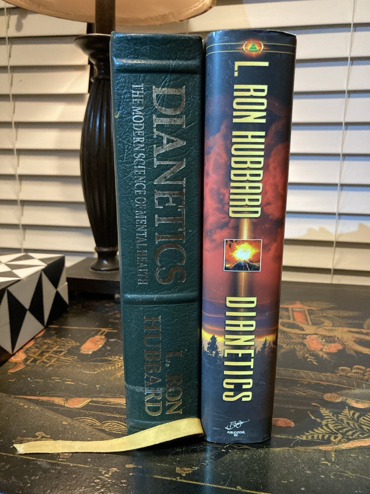 Dianetics, Commemorative Edition (Leather Bound) Modern Science of Mental Health